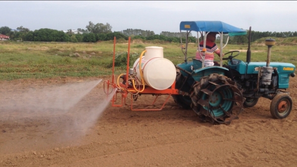 ขายรถไถ Kubota L2201 มีภาพวีดีโอ ราคา 65,000 บาท พร้อมอุปกรณ์ 4 รายการ มีผานหลัง คราด ล้อเหล็ก เครื่ ขายรถไถ Kubota L2201 มีภาพวีดีโอ ราคา 65,000 บาท พร้อมอุปกรณ์ 4 รายการ มีผานหลัง คราด ล้อเหล็ก เครื่