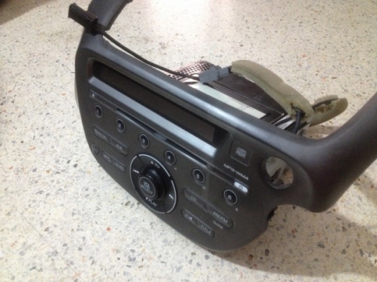 วิทยุติดรถ JAZZ GE เล่น MP3 USBสภาพสวยใช้งานได้ปกติ