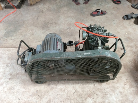 ขายปั้มลม Iwata ใช้งานได้ปกติ. ราคา 15000บาท ขายปั้มลม Iwata ใช้งานได้ปกติ. ราคา 15000บาท