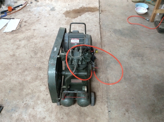 ขายปั้มลม Iwata ใช้งานได้ปกติ. ราคา 15000บาท ขายปั้มลม Iwata ใช้งานได้ปกติ. ราคา 15000บาท