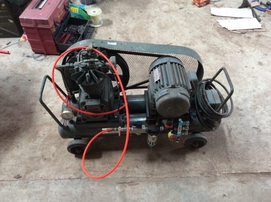 ขายปั้มลม Iwata ใช้งานได้ปกติ. ราคา 15000บาท ขายปั้มลม Iwata ใช้งานได้ปกติ. ราคา 15000บาท