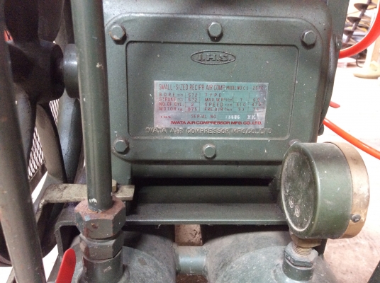 ขายปั้มลม Iwata ใช้งานได้ปกติ. ราคา 15000บาท ขายปั้มลม Iwata ใช้งานได้ปกติ. ราคา 15000บาท