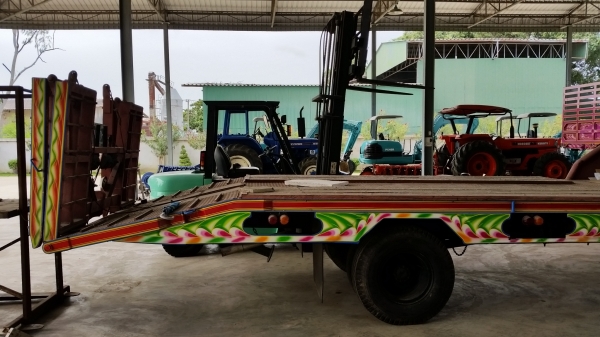 ขายรถบรรทุก 6 ล้อ ขายรถบรรทุก 6 ล้อ