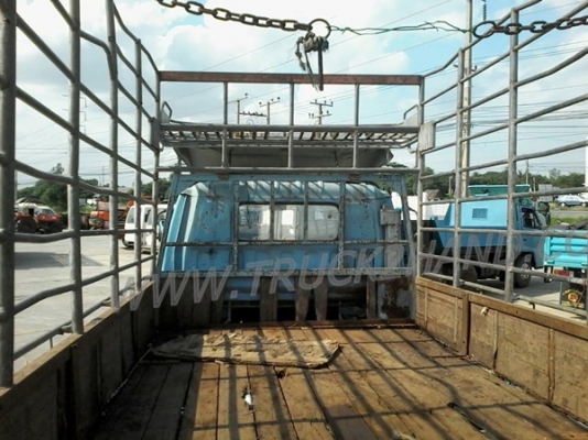 รถบรรทุก 6 ล้อ ยี่ห้อ ISUZU  120 แรงม้า พวงมาลัยพาวเว่อร์ เบรคธรรมดา มีลิฟท์ท้ายยกสินค้าขึ้น-ลงได้