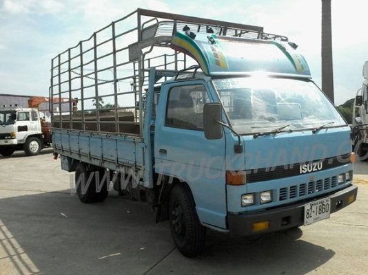 รถบรรทุก 6 ล้อ ยี่ห้อ ISUZU  120 แรงม้า พวงมาลัยพาวเว่อร์ เบรคธรรมดา มีลิฟท์ท้ายยกสินค้าขึ้น-ลงได้
