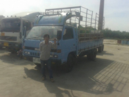 รถบรรทุก 6 ล้อ ยี่ห้อ ISUZU  120 แรงม้า พวงมาลัยพาวเว่อร์ เบรคธรรมดา มีลิฟท์ท้ายยกสินค้าขึ้น-ลงได้