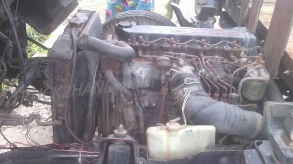 รถบรรทุก 6 ล้อ ยี่ห้อ ISUZU  120 แรงม้า พวงมาลัยพาวเว่อร์ เบรคธรรมดา มีลิฟท์ท้ายยกสินค้าขึ้น-ลงได้