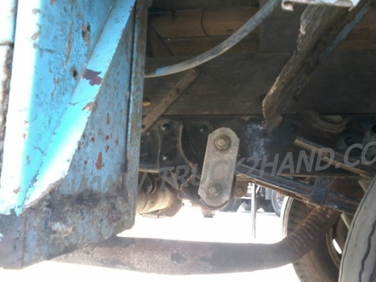 รถบรรทุก 6 ล้อ ยี่ห้อ ISUZU  120 แรงม้า พวงมาลัยพาวเว่อร์ เบรคธรรมดา มีลิฟท์ท้ายยกสินค้าขึ้น-ลงได้