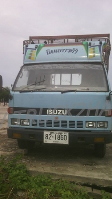รถบรรทุก 6 ล้อ ยี่ห้อ ISUZU  120 แรงม้า พวงมาลัยพาวเว่อร์ เบรคธรรมดา มีลิฟท์ท้ายยกสินค้าขึ้น-ลงได้