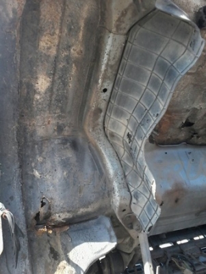 รถบรรทุก 6 ล้อ ยี่ห้อ ISUZU  120 แรงม้า พวงมาลัยพาวเว่อร์ เบรคธรรมดา มีลิฟท์ท้ายยกสินค้าขึ้น-ลงได้