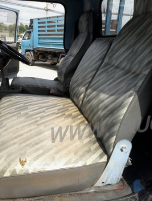 รถบรรทุก 6 ล้อ ยี่ห้อ ISUZU  120 แรงม้า พวงมาลัยพาวเว่อร์ เบรคธรรมดา มีลิฟท์ท้ายยกสินค้าขึ้น-ลงได้