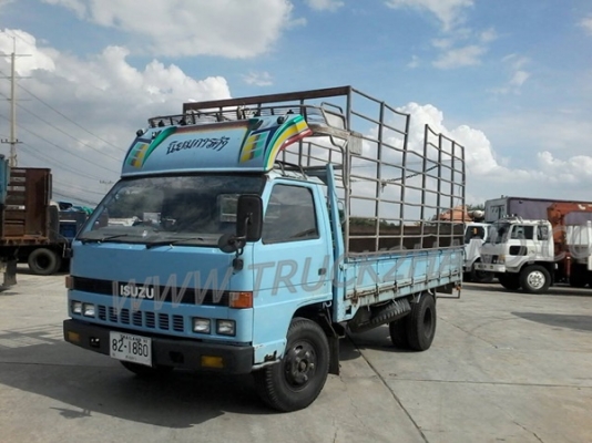 รถบรรทุก 6 ล้อ ยี่ห้อ ISUZU  120 แรงม้า พวงมาลัยพาวเว่อร์ เบรคธรรมดา มีลิฟท์ท้ายยกสินค้าขึ้น-ลงได้