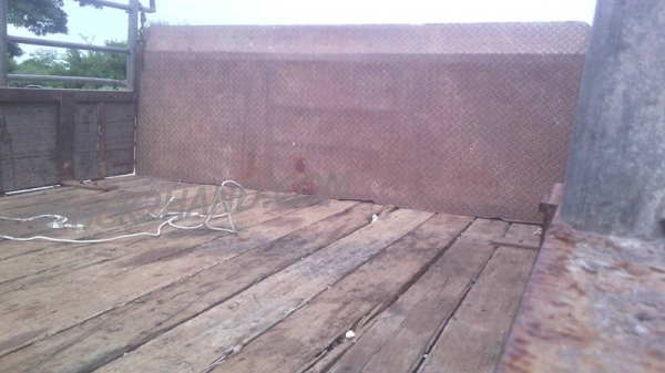 รถบรรทุก 6 ล้อ ยี่ห้อ ISUZU  120 แรงม้า พวงมาลัยพาวเว่อร์ เบรคธรรมดา มีลิฟท์ท้ายยกสินค้าขึ้น-ลงได้