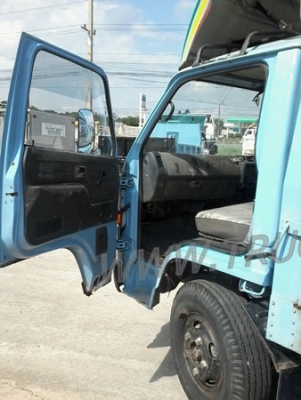 รถบรรทุก 6 ล้อ ยี่ห้อ ISUZU  120 แรงม้า พวงมาลัยพาวเว่อร์ เบรคธรรมดา มีลิฟท์ท้ายยกสินค้าขึ้น-ลงได้