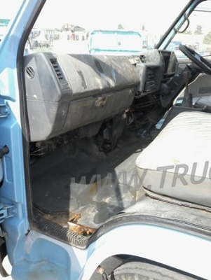 รถบรรทุก 6 ล้อ ยี่ห้อ ISUZU  120 แรงม้า พวงมาลัยพาวเว่อร์ เบรคธรรมดา มีลิฟท์ท้ายยกสินค้าขึ้น-ลงได้