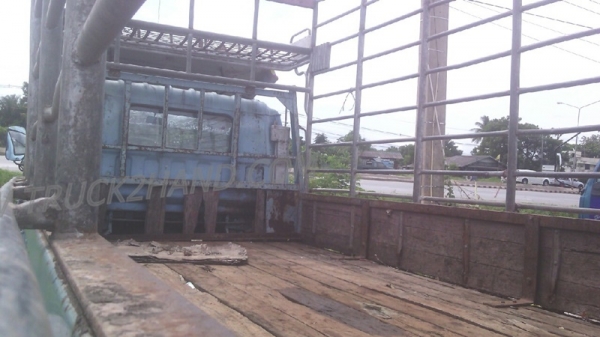 รถบรรทุก 6 ล้อ ยี่ห้อ ISUZU  120 แรงม้า พวงมาลัยพาวเว่อร์ เบรคธรรมดา มีลิฟท์ท้ายยกสินค้าขึ้น-ลงได้