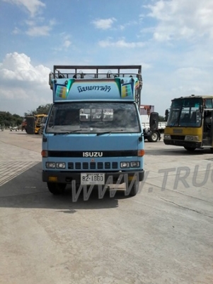 รถบรรทุก 6 ล้อ ยี่ห้อ ISUZU  120 แรงม้า พวงมาลัยพาวเว่อร์ เบรคธรรมดา มีลิฟท์ท้ายยกสินค้าขึ้น-ลงได้