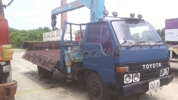 รถบรรทุก 6 ล้อ ติดเครน ยี่ห้อ TOYOTA  ติดเครน TADANO เครน 2.5 ตัน