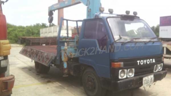 รถบรรทุก 6 ล้อ ติดเครน ยี่ห้อ TOYOTA  ติดเครน TADANO เครน 2.5 ตัน