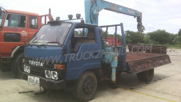 รถบรรทุก 6 ล้อ ติดเครน ยี่ห้อ TOYOTA  ติดเครน TADANO เครน 2.5 ตัน