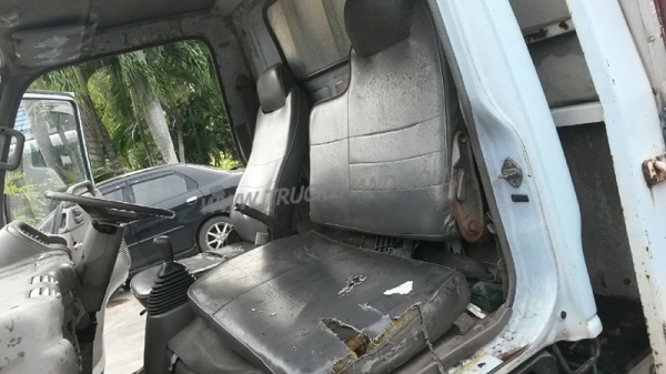 รถบรรทุก 6 ล้อ ISUZU NKR  ขนาด 85 แรงม้า แบบกระบะบรรทุกมีข้างเสริม