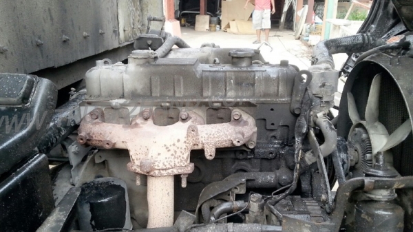 รถบรรทุก 6 ล้อ ISUZU NKR  ขนาด 85 แรงม้า แบบกระบะบรรทุกมีข้างเสริม