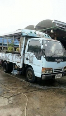 รถบรรทุก 6 ล้อ ISUZU NKR  ขนาด 85 แรงม้า แบบกระบะบรรทุกมีข้างเสริม