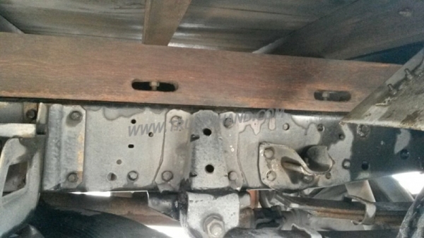 รถบรรทุก 6 ล้อ ISUZU NKR  ขนาด 85 แรงม้า แบบกระบะบรรทุกมีข้างเสริม