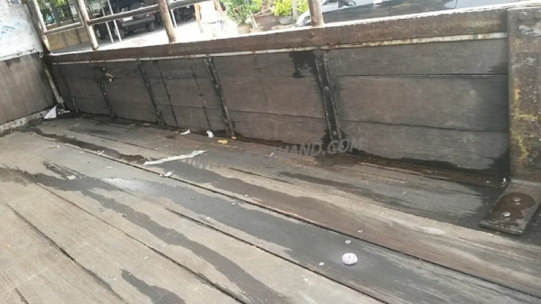 รถบรรทุก 6 ล้อ ISUZU NKR  ขนาด 85 แรงม้า แบบกระบะบรรทุกมีข้างเสริม