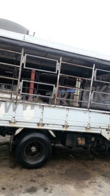 รถบรรทุก 6 ล้อ ISUZU NKR  ขนาด 85 แรงม้า แบบกระบะบรรทุกมีข้างเสริม