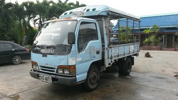 รถบรรทุก 6 ล้อ ISUZU NKR  ขนาด 85 แรงม้า แบบกระบะบรรทุกมีข้างเสริม