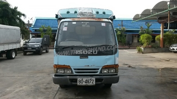 รถบรรทุก 6 ล้อ ISUZU NKR  ขนาด 85 แรงม้า แบบกระบะบรรทุกมีข้างเสริม