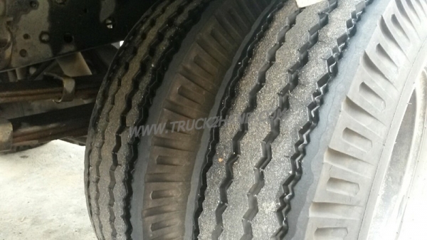 รถบรรทุก 6 ล้อ ISUZU NKR  ขนาด 85 แรงม้า แบบกระบะบรรทุกมีข้างเสริม