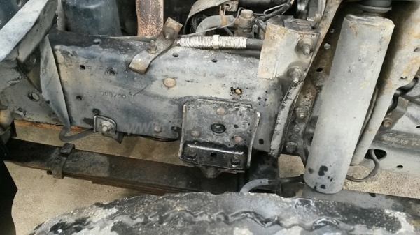 รถบรรทุก 6 ล้อ ISUZU NKR  ขนาด 85 แรงม้า แบบกระบะบรรทุกมีข้างเสริม