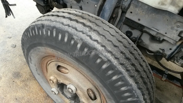 รถบรรทุก 6 ล้อ ISUZU NKR  ขนาด 85 แรงม้า แบบกระบะบรรทุกมีข้างเสริม