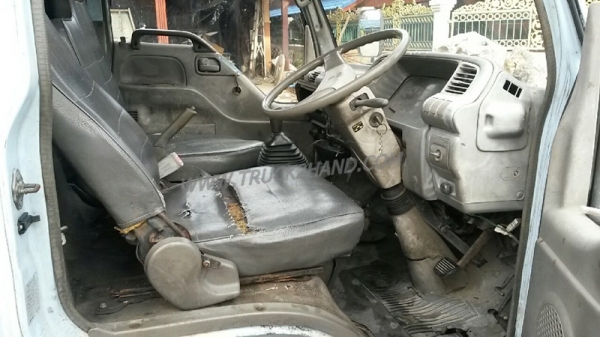 รถบรรทุก 6 ล้อ ISUZU NKR  ขนาด 85 แรงม้า แบบกระบะบรรทุกมีข้างเสริม