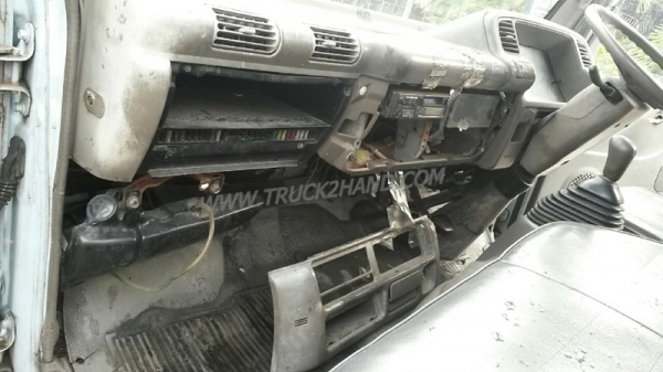 รถบรรทุก 6 ล้อ ISUZU NKR  ขนาด 85 แรงม้า แบบกระบะบรรทุกมีข้างเสริม