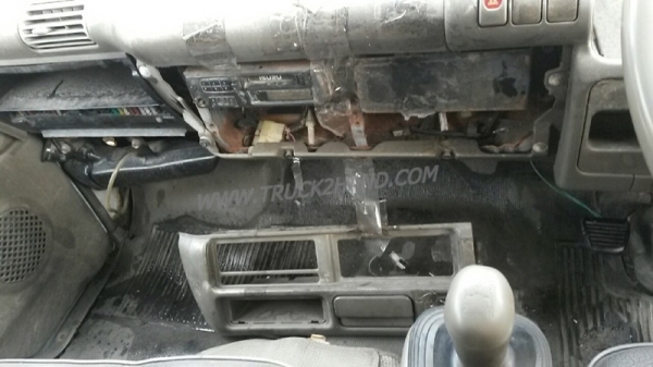 รถบรรทุก 6 ล้อ ISUZU NKR  ขนาด 85 แรงม้า แบบกระบะบรรทุกมีข้างเสริม