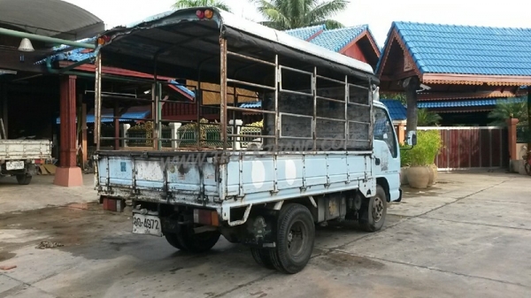 รถบรรทุก 6 ล้อ ISUZU NKR  ขนาด 85 แรงม้า แบบกระบะบรรทุกมีข้างเสริม