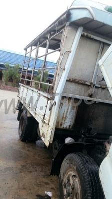 รถบรรทุก 6 ล้อ ISUZU NKR  ขนาด 85 แรงม้า แบบกระบะบรรทุกมีข้างเสริม