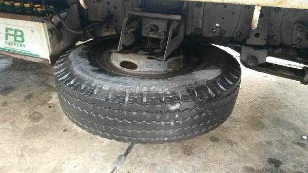 รถบรรทุก 6 ล้อ ISUZU NKR  ขนาด 85 แรงม้า แบบกระบะบรรทุกมีข้างเสริม