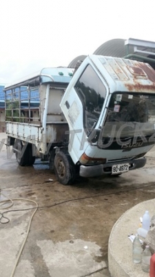 รถบรรทุก 6 ล้อ ISUZU NKR  ขนาด 85 แรงม้า แบบกระบะบรรทุกมีข้างเสริม