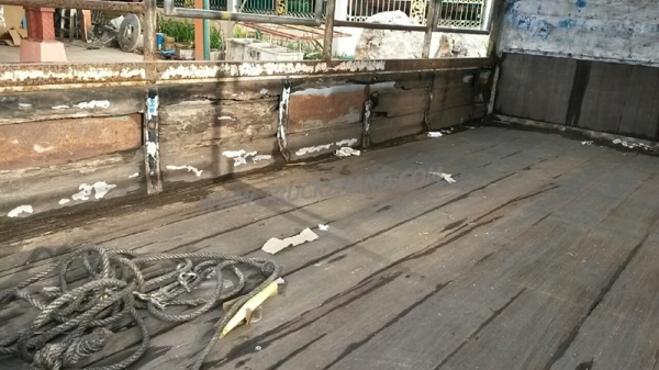 รถบรรทุก 6 ล้อ ISUZU NKR  ขนาด 85 แรงม้า แบบกระบะบรรทุกมีข้างเสริม