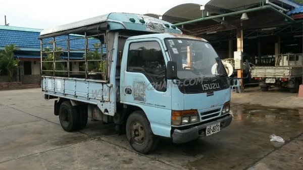 รถบรรทุก 6 ล้อ ISUZU NKR  ขนาด 85 แรงม้า แบบกระบะบรรทุกมีข้างเสริม