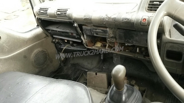 รถบรรทุก 6 ล้อ ISUZU NKR  ขนาด 85 แรงม้า แบบกระบะบรรทุกมีข้างเสริม