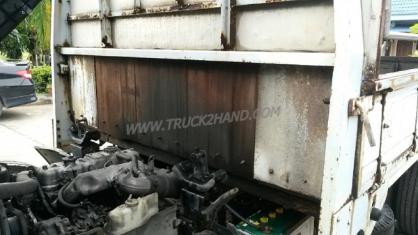 รถบรรทุก 6 ล้อ ISUZU NKR  ขนาด 85 แรงม้า แบบกระบะบรรทุกมีข้างเสริม