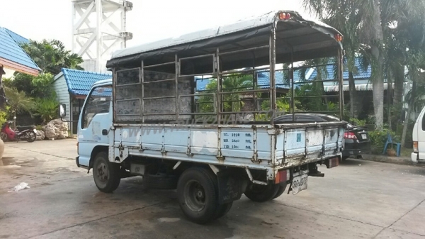 รถบรรทุก 6 ล้อ ISUZU NKR  ขนาด 85 แรงม้า แบบกระบะบรรทุกมีข้างเสริม