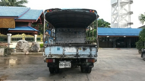 รถบรรทุก 6 ล้อ ISUZU NKR  ขนาด 85 แรงม้า แบบกระบะบรรทุกมีข้างเสริม