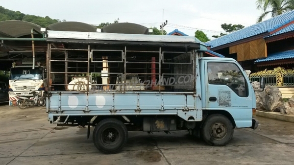 รถบรรทุก 6 ล้อ ISUZU NKR  ขนาด 85 แรงม้า แบบกระบะบรรทุกมีข้างเสริม