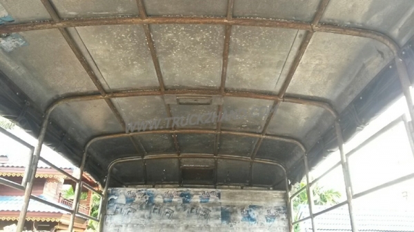 รถบรรทุก 6 ล้อ ISUZU NKR  ขนาด 85 แรงม้า แบบกระบะบรรทุกมีข้างเสริม